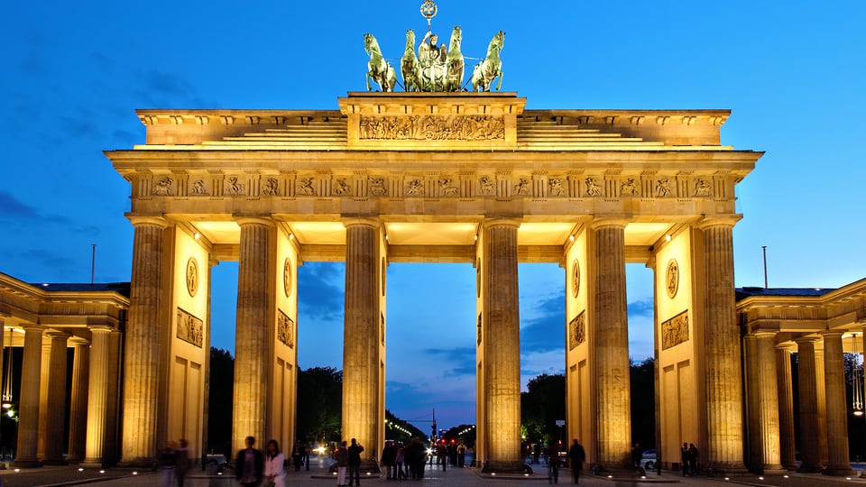 Brandenburg Gate illuminated at dusk, Pariser Platz