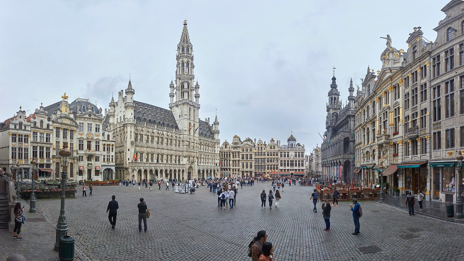 Panoramic view of the guild houses and Hôtel de Ville on the Grand-Place in Brussels