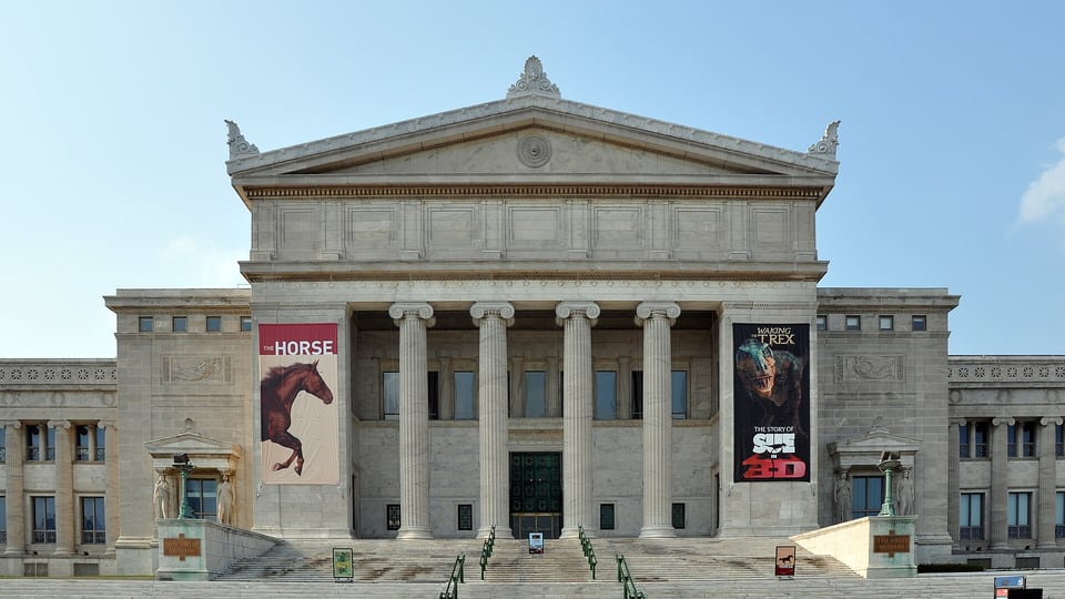 Columned front of the Field Museum on Chicago’s Museum Campus