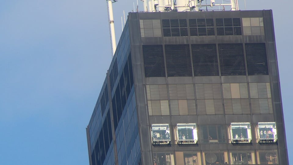 Glass Ledge boxes projecting from the upper floors of Willis Tower