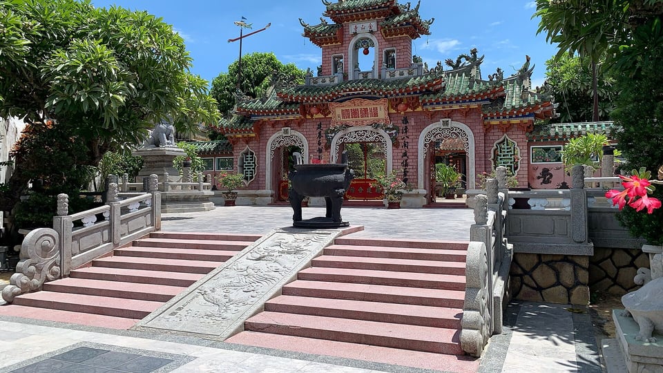 The gate and courtyard of the Fujian Assembly Hall on Tran Phu Street, Hoi An