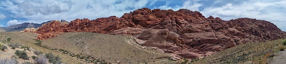 Red sandstone formations in the Calico Hills at Red Rock Canyon