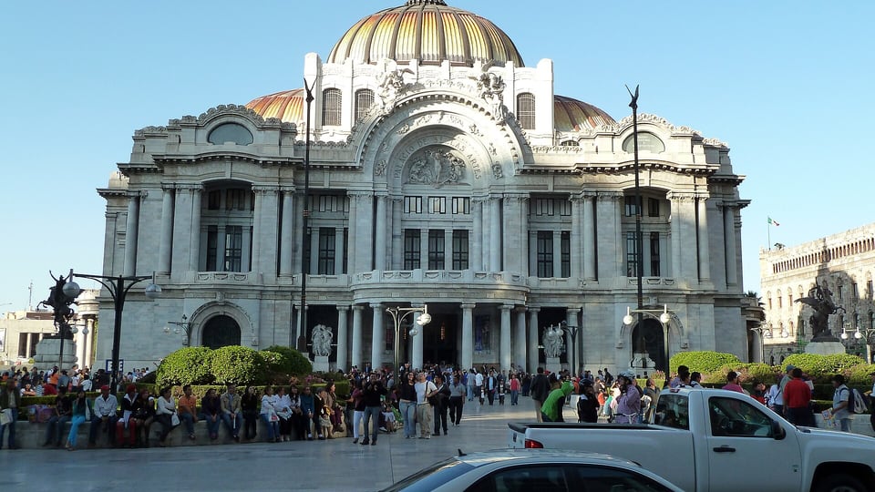 Front of the Palacio de Bellas Artes with its gilded dome