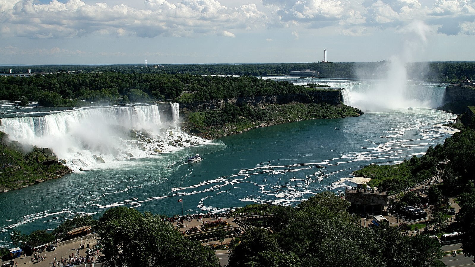 The American and Bridal Veil Falls in front, with the Horseshoe Falls and its mist behind, seen from the Canadian side