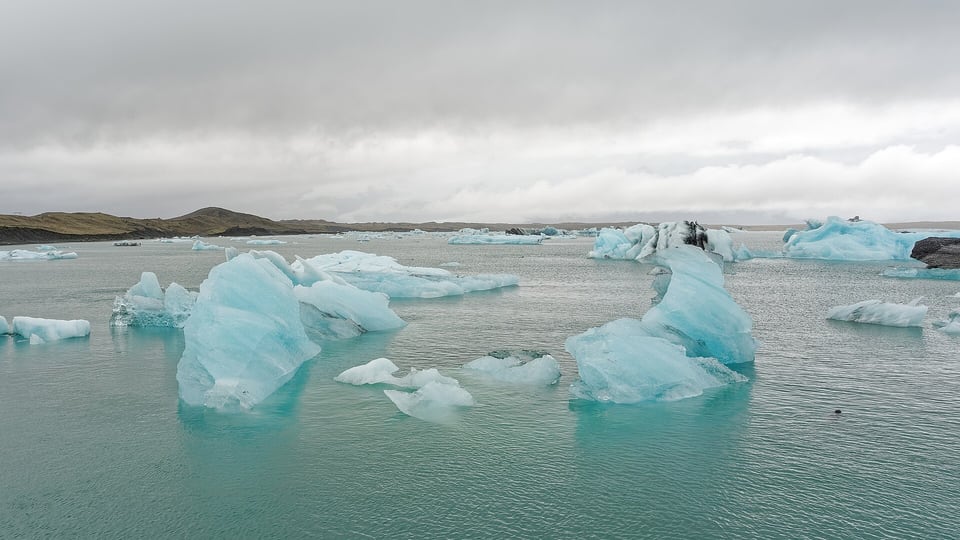 Icebergs floating in Jökulsárlón glacier lagoon