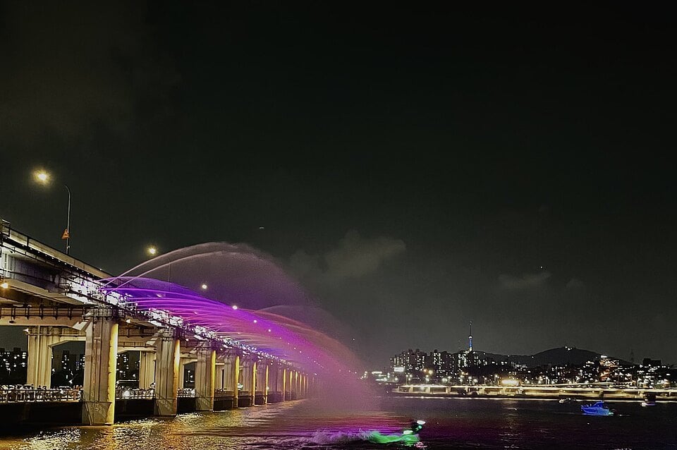 Banpo Moonlight Rainbow Fountain